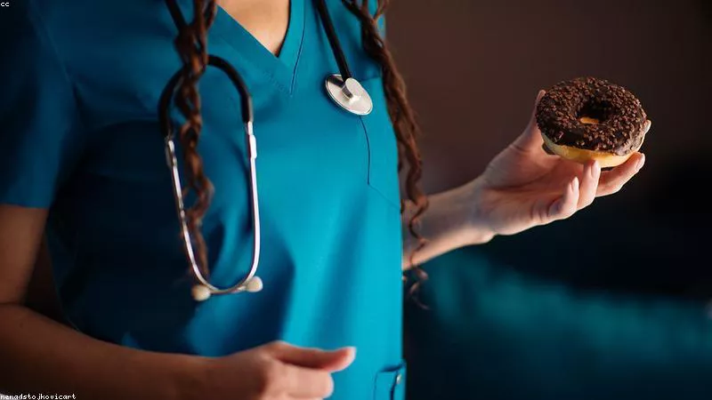 Cách chọn giày đá bóng phù hợp với từng loại mặt sân